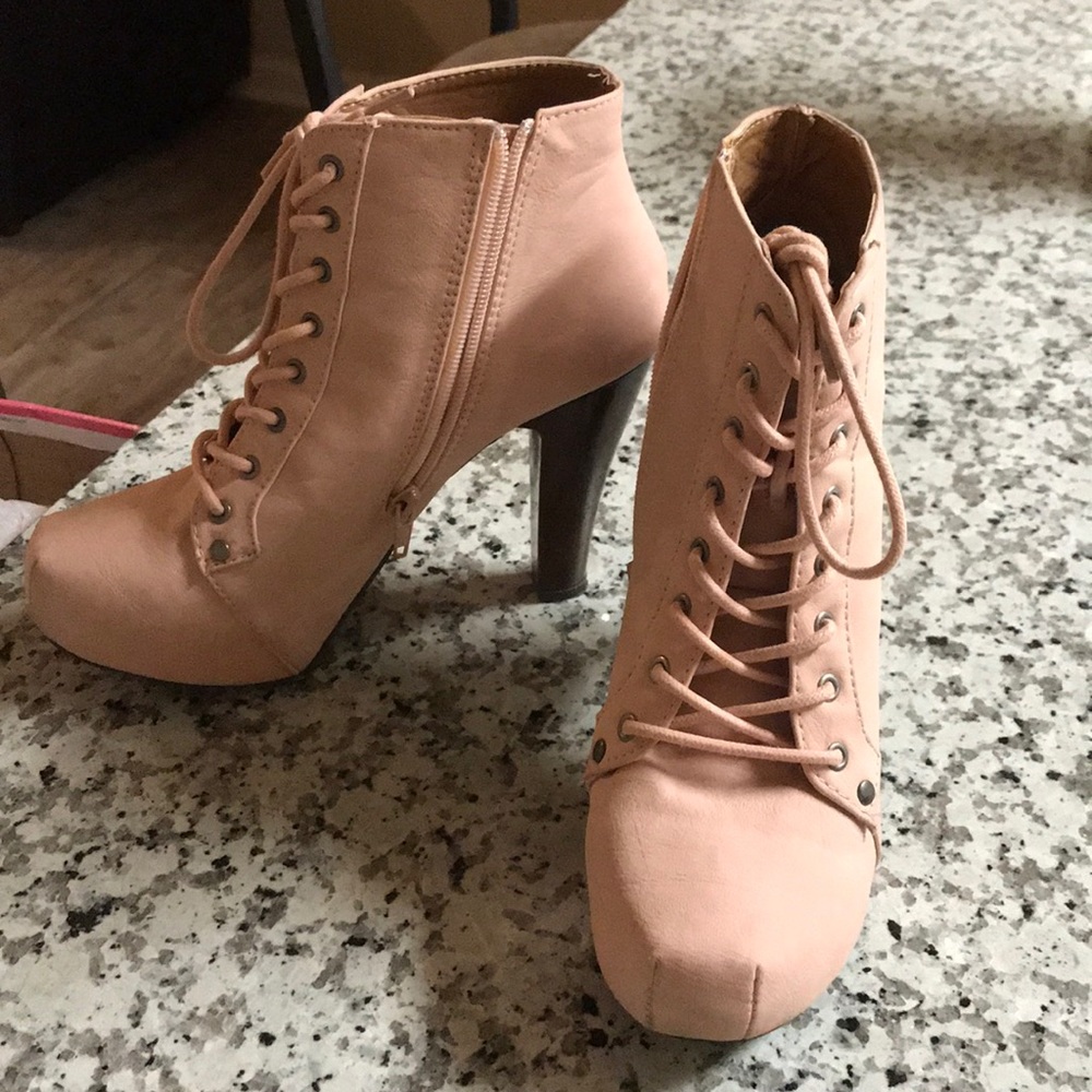 Qupid Nude Pink Size 7.5 Bootie Heels